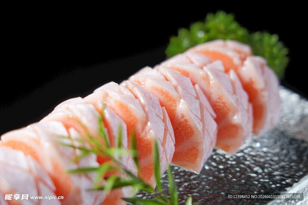 新鲜三文鱼刺身摆盘精美