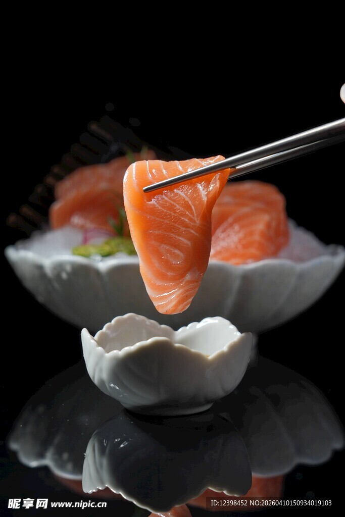 精致三文鱼寿司特写