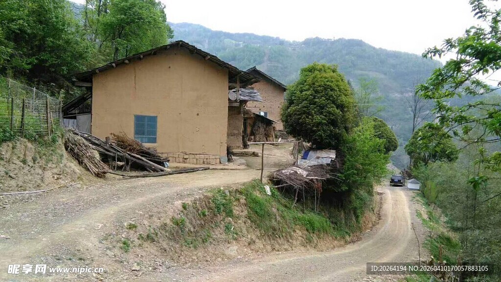 老家 山间小屋 宁静乡村景致