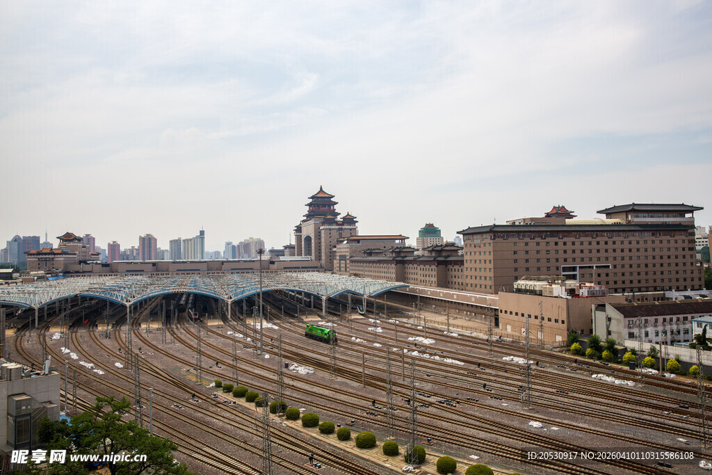 北京西站城市火车站铁轨场景