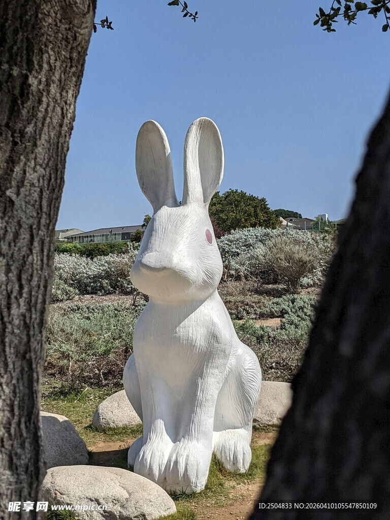 户外白兔雕塑