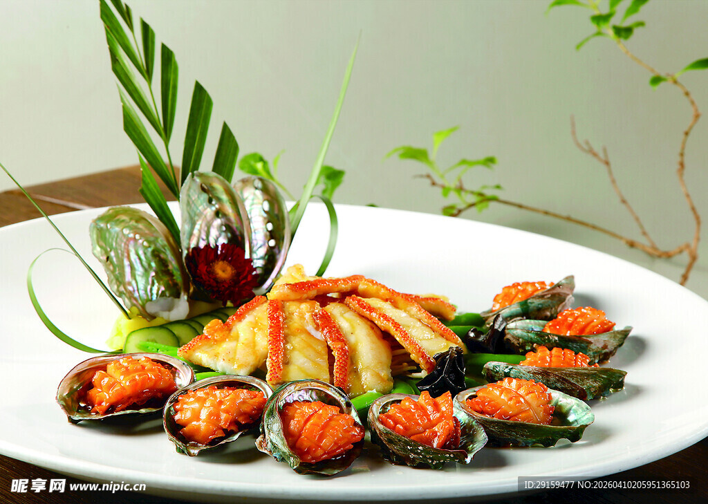 精美摆盘的海鲜佳肴