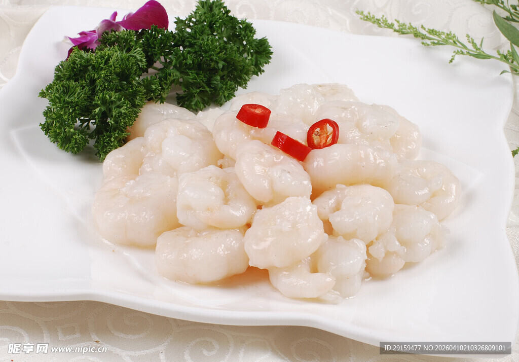 鲜嫩虾仁摆盘精致