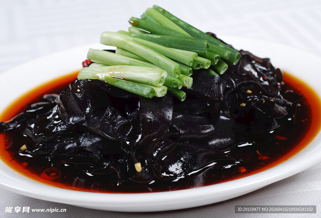 凉拌木耳配青菜