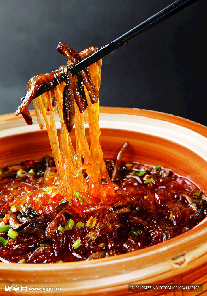 美味红油米线诱人瞬间