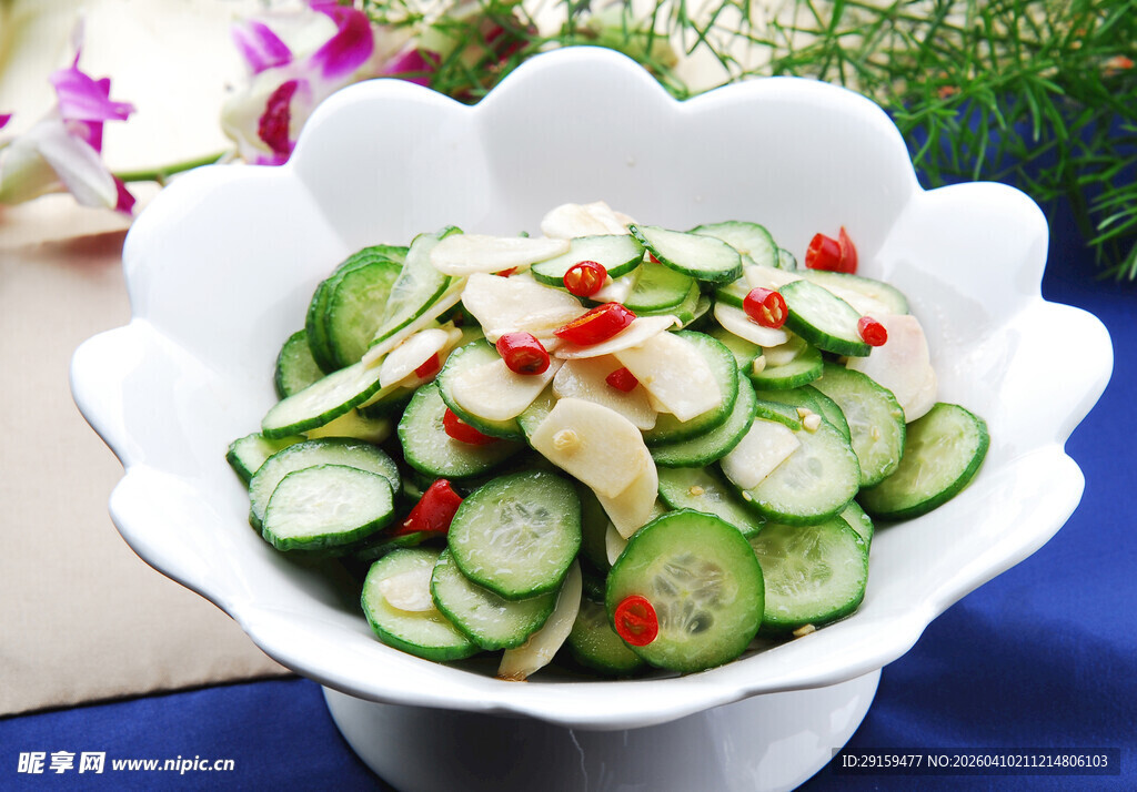 凉拌黄瓜杏仁