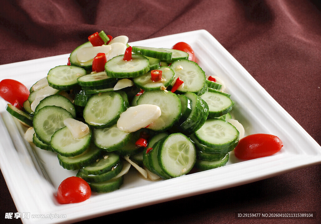 凉拌黄瓜配番茄