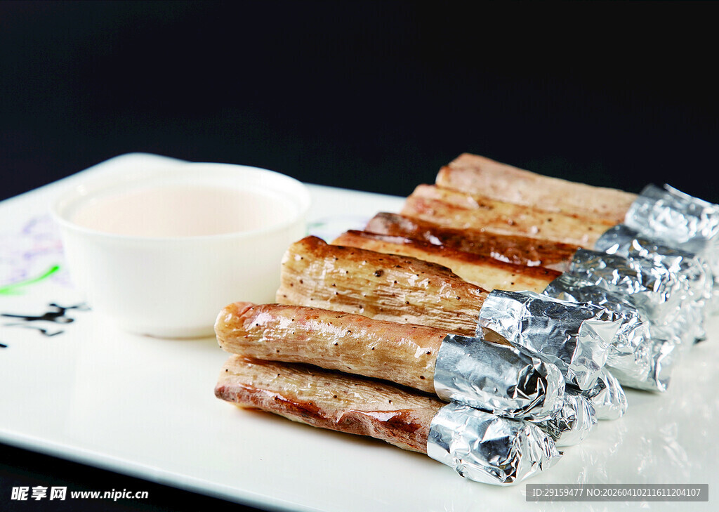 锡纸包裹的美味春卷