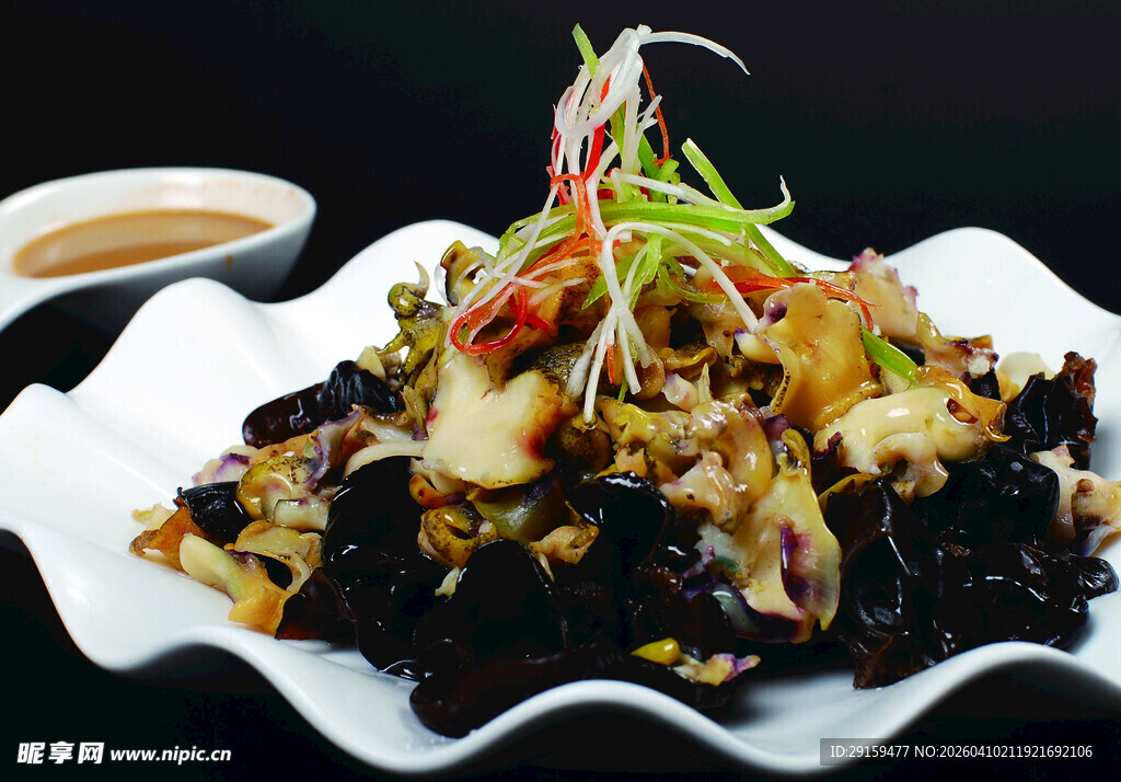 美味海鲜炒黑米