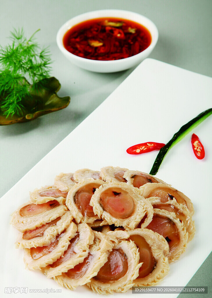 美味卤味猪耳朵摆盘精致