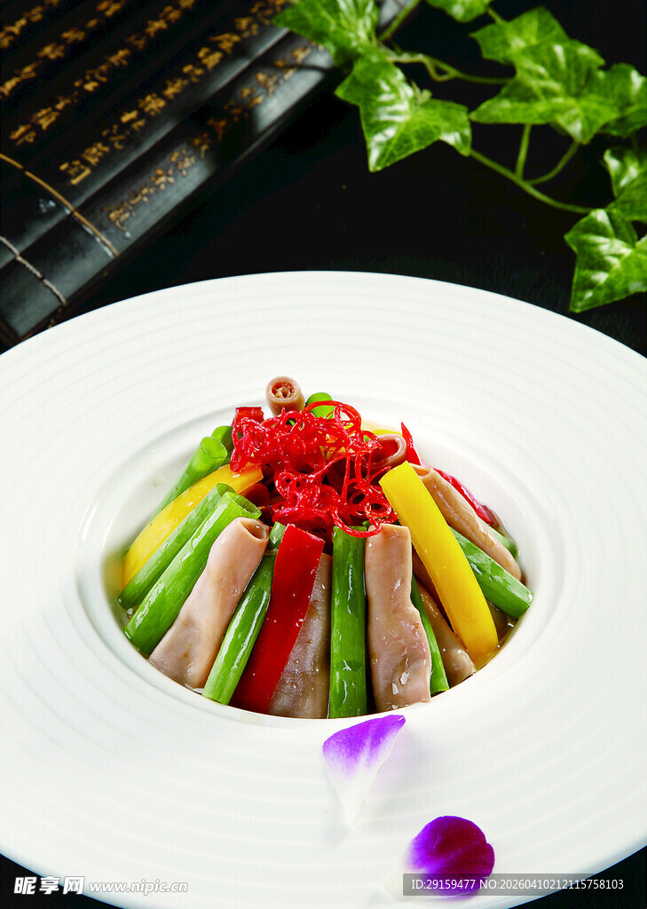 精美摆盘多彩蔬菜拼盘