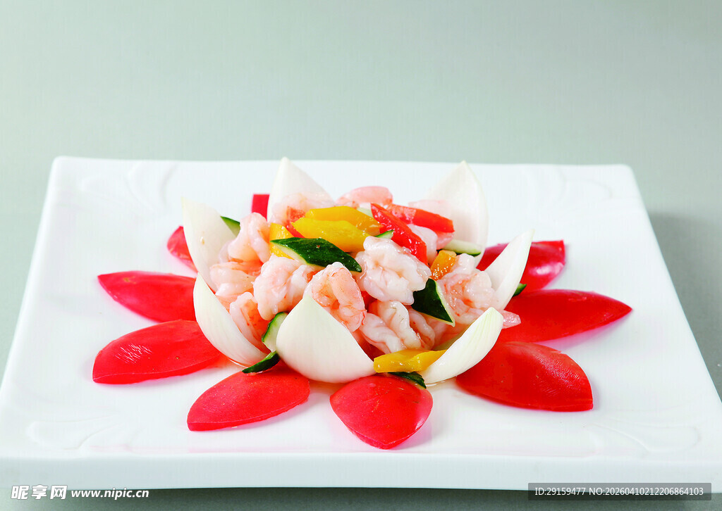 创意摆盘的多彩虾仁料理