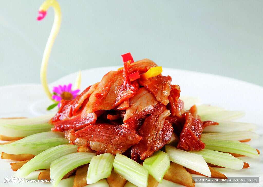 创意摆盘的美味凉拌菜