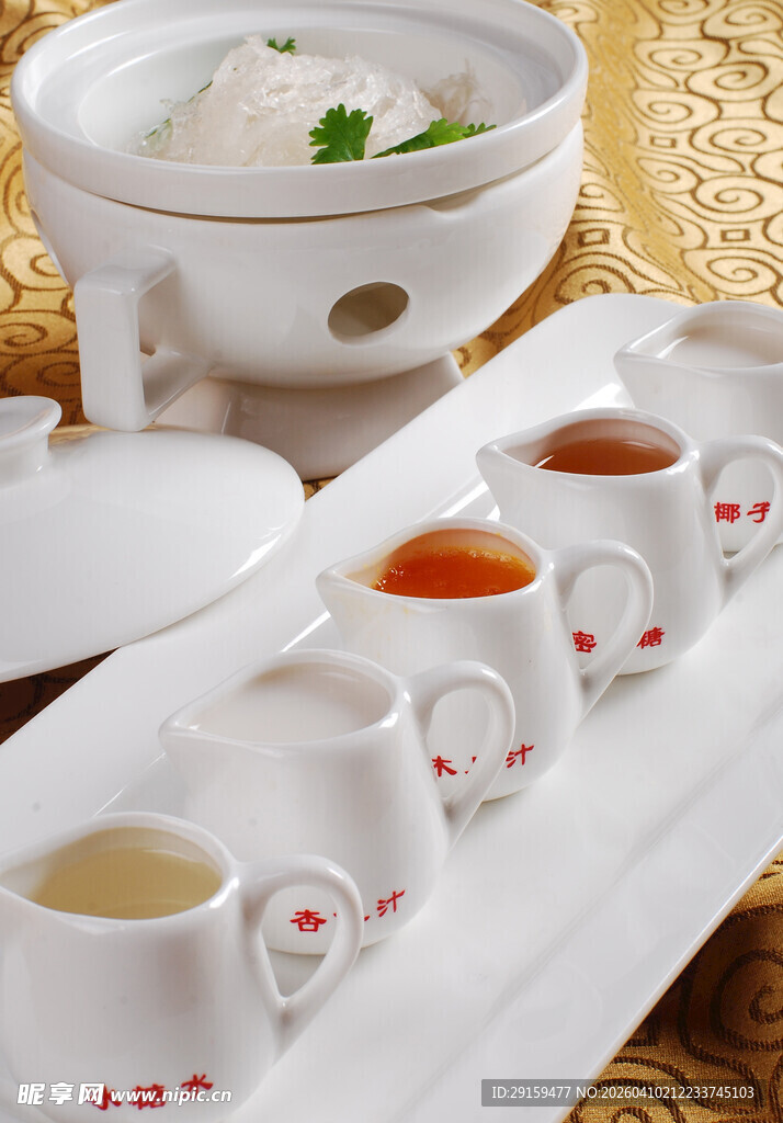 中式茶具与精致茶汤