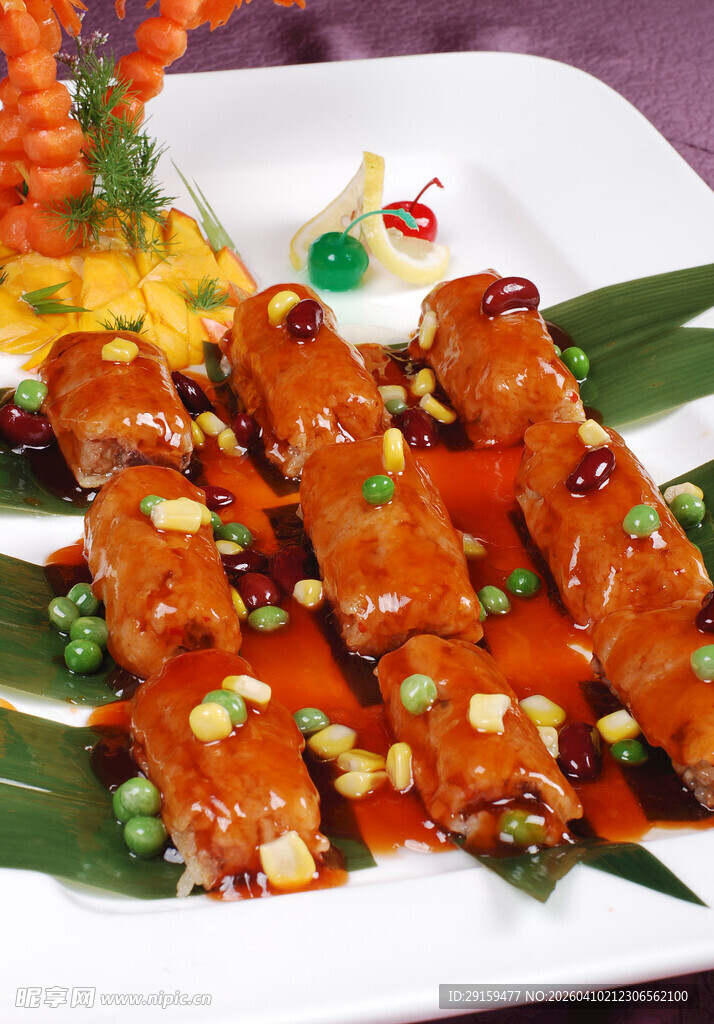 美味培根蔬菜卷摆盘精致