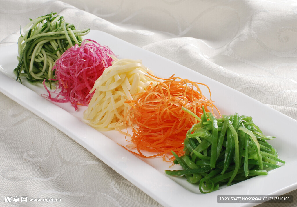 多彩切丝蔬菜拼盘