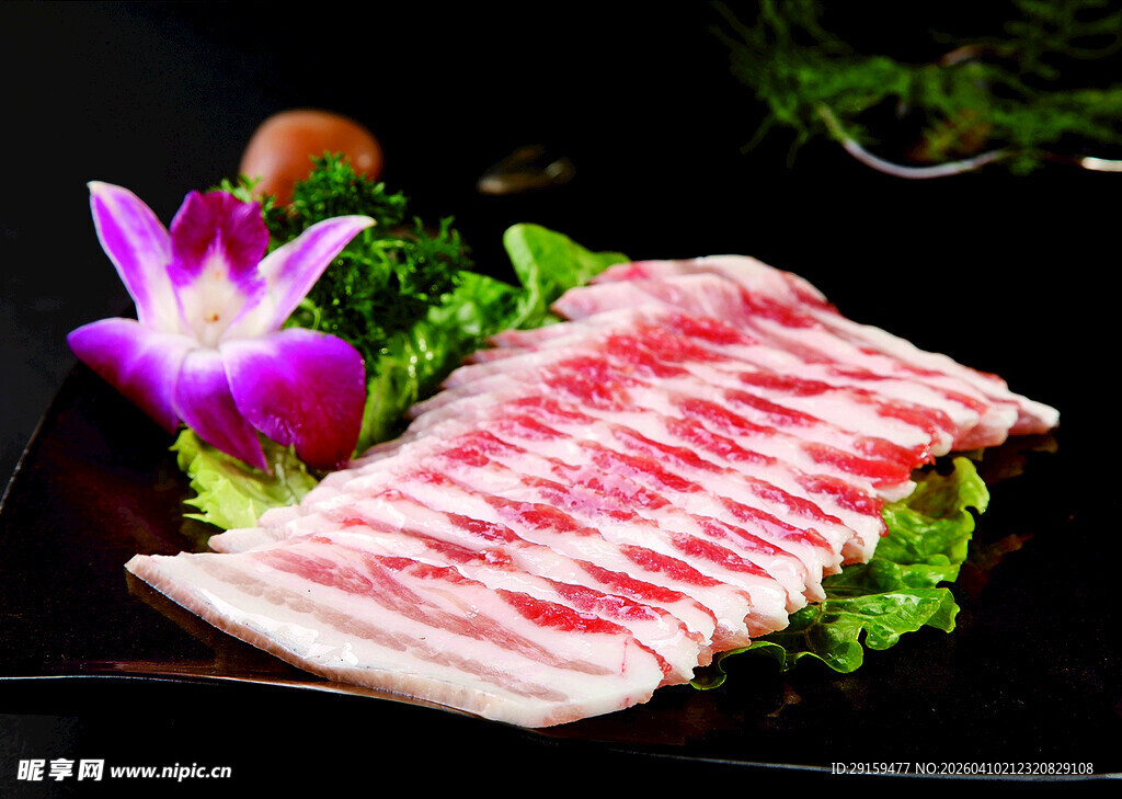 新鲜雪花牛肉片摆盘精美