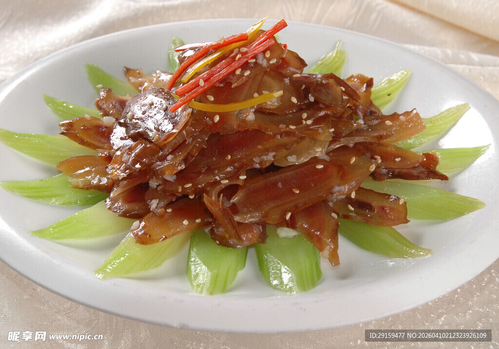 凉拌牛肉摆盘精美