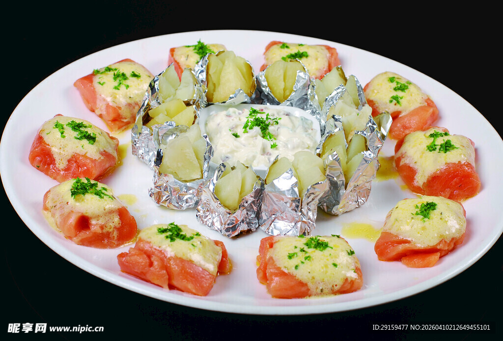 精致美味的多样寿司拼盘