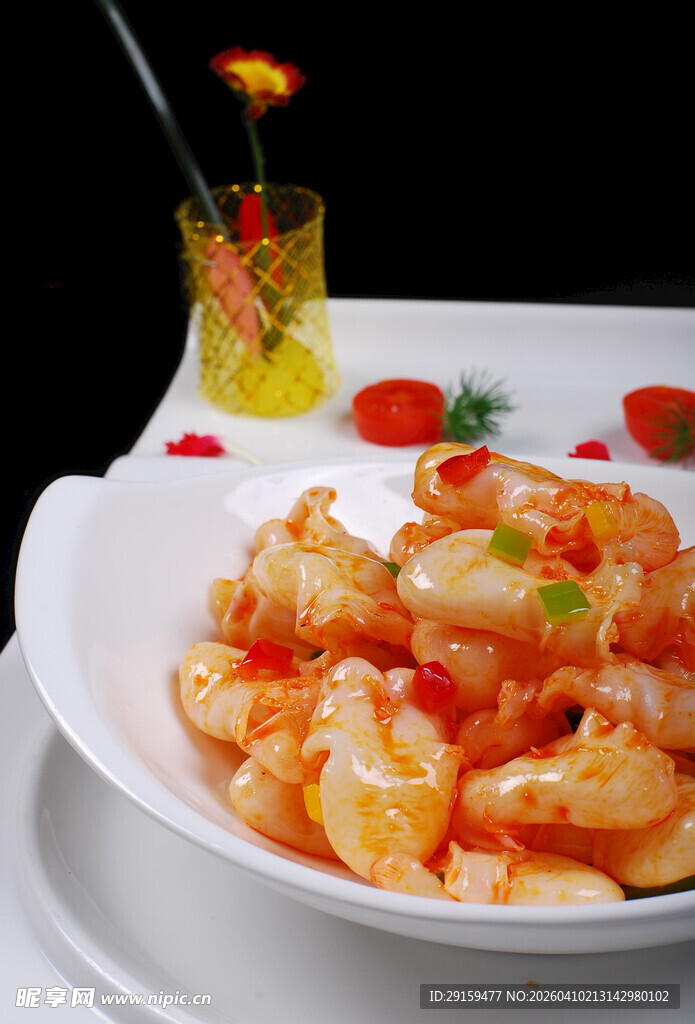 美味虾仁菜肴配特色饮品