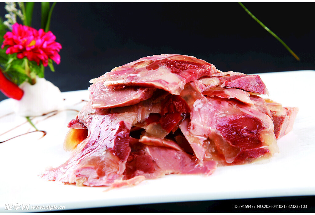 新鲜生牛肉切片展示