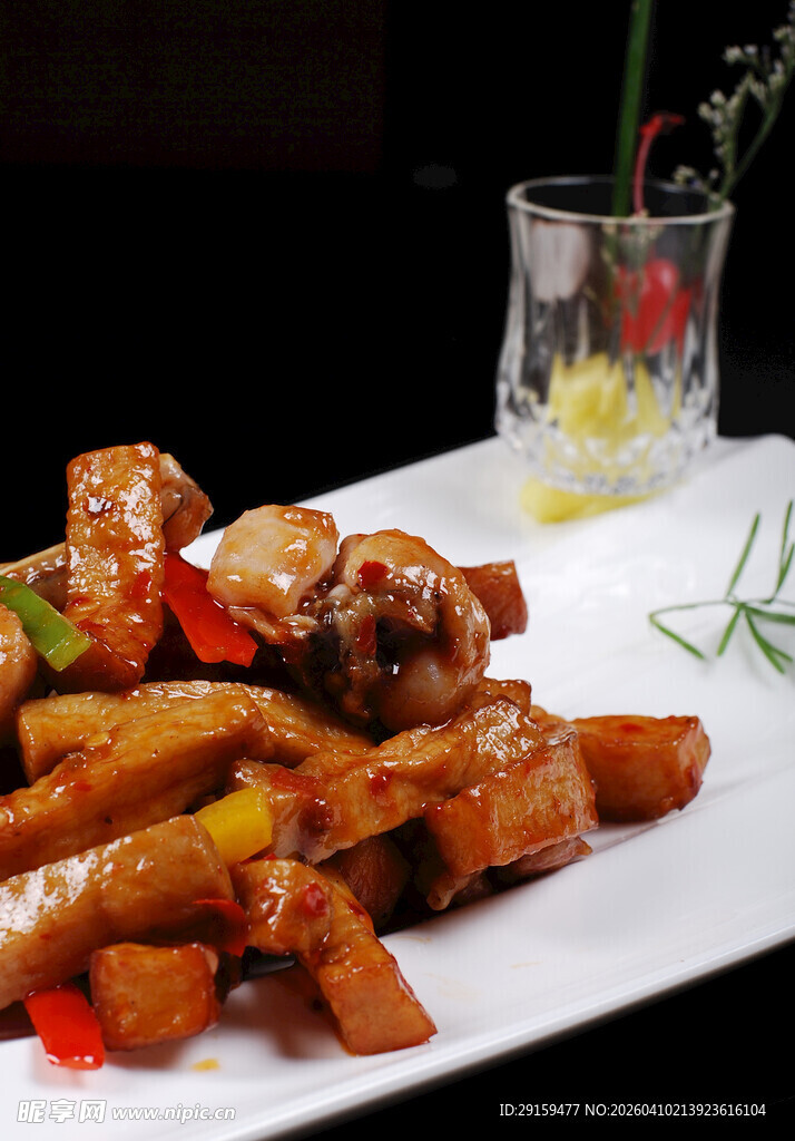 美味烤肉配蔬菜拼盘