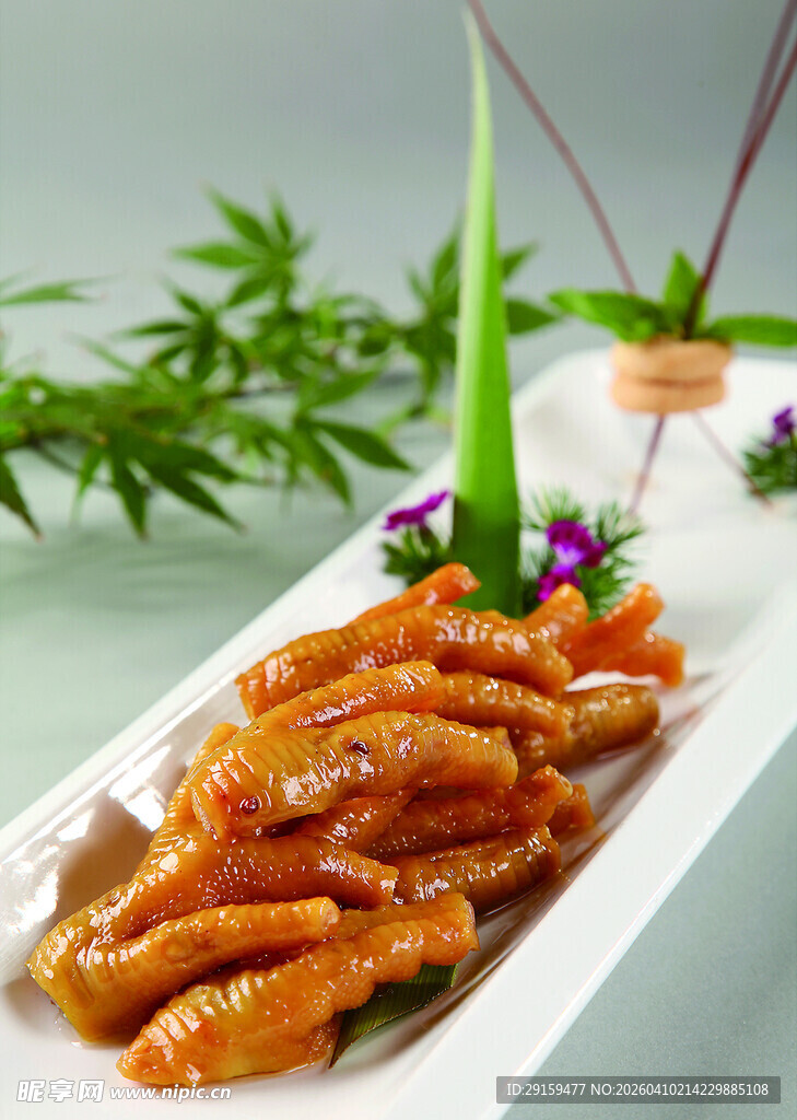 美味酱卤凤爪摆盘精致