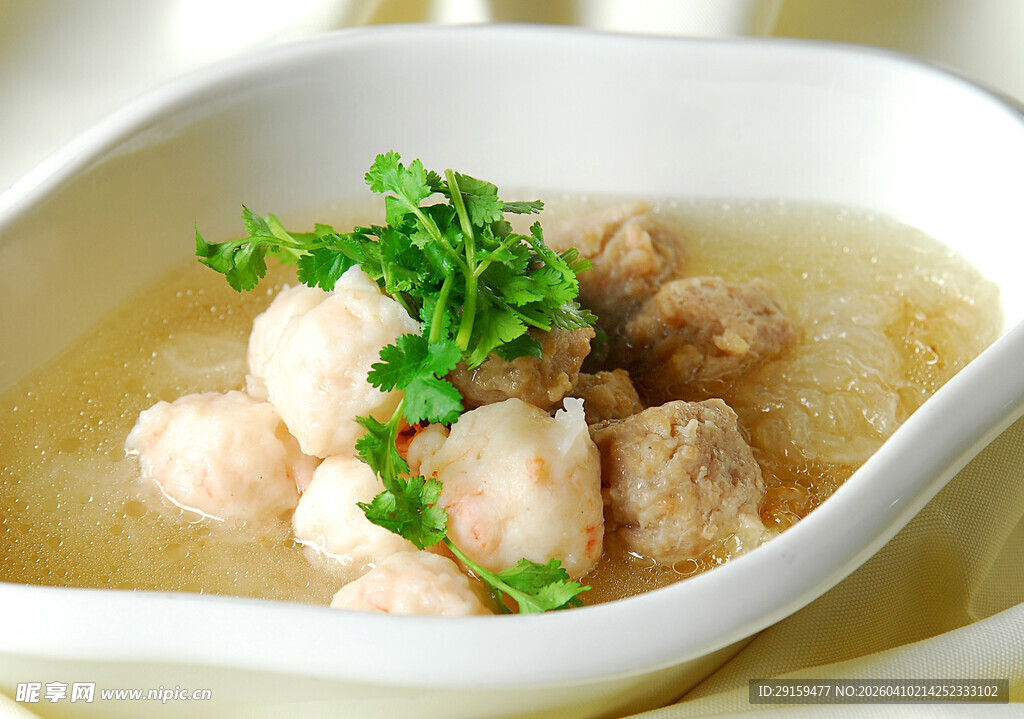 鲜美肉丸鱼丸汤