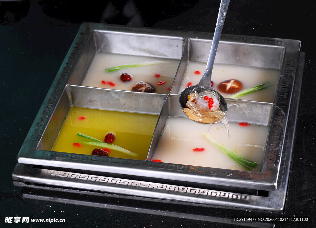 分格餐盒中的多样美食