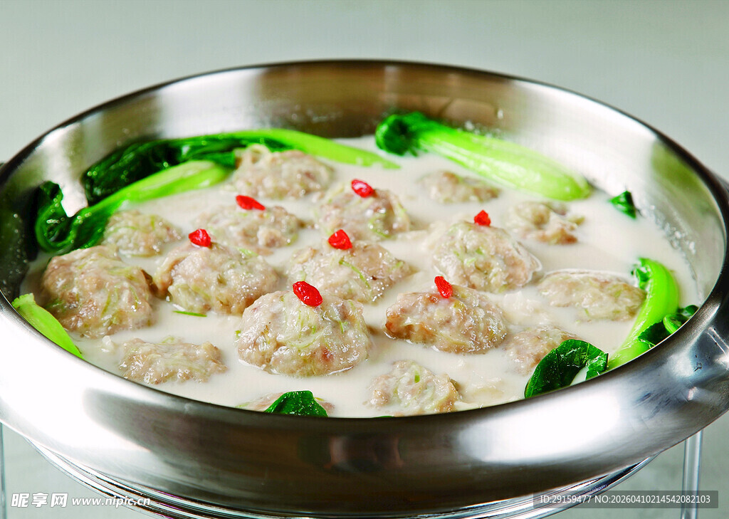 鲜嫩肉丸蔬菜火锅