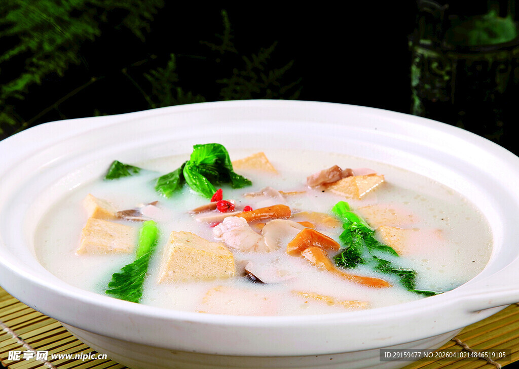 营养美味蔬菜海鲜豆腐汤