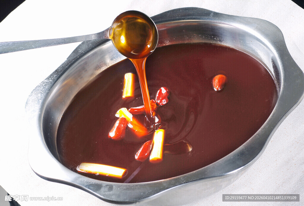 巧克力酱配鲜果美味诱人