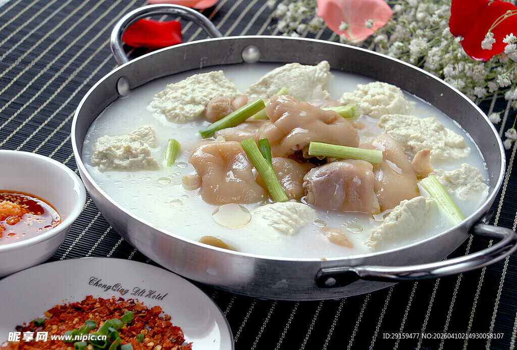 美味海鲜汤锅诱人呈现