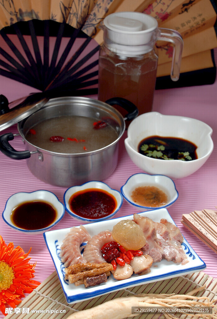 中式火锅美食及调料组合