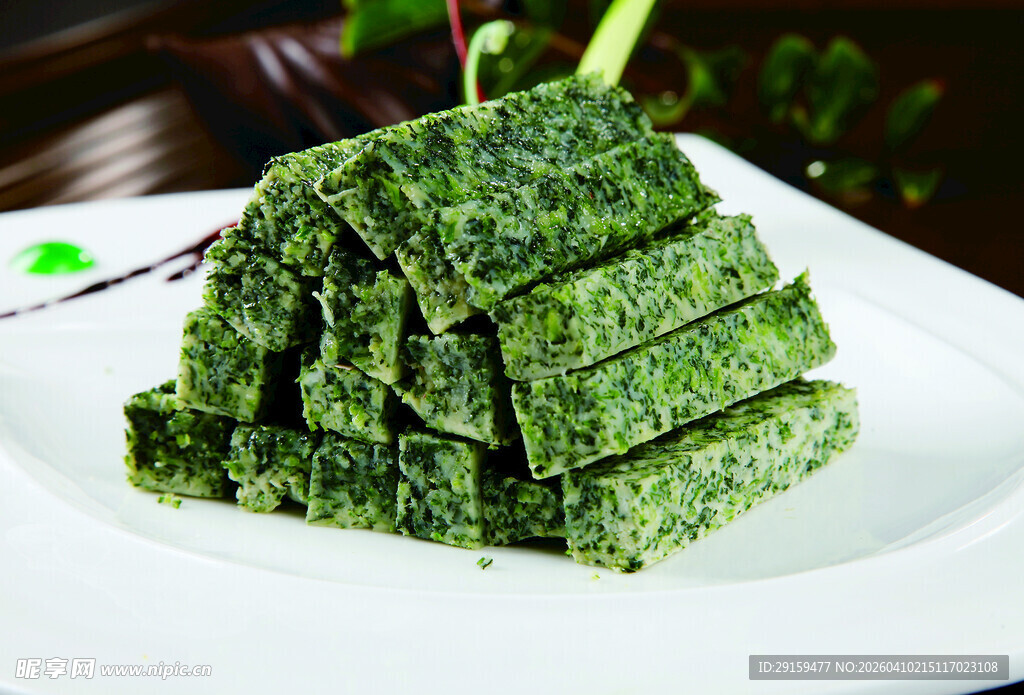翠绿菠菜冻豆腐造型精美