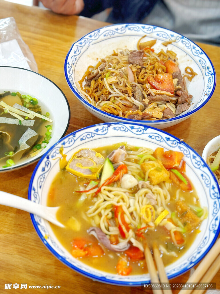 多样美味面食齐聚一桌