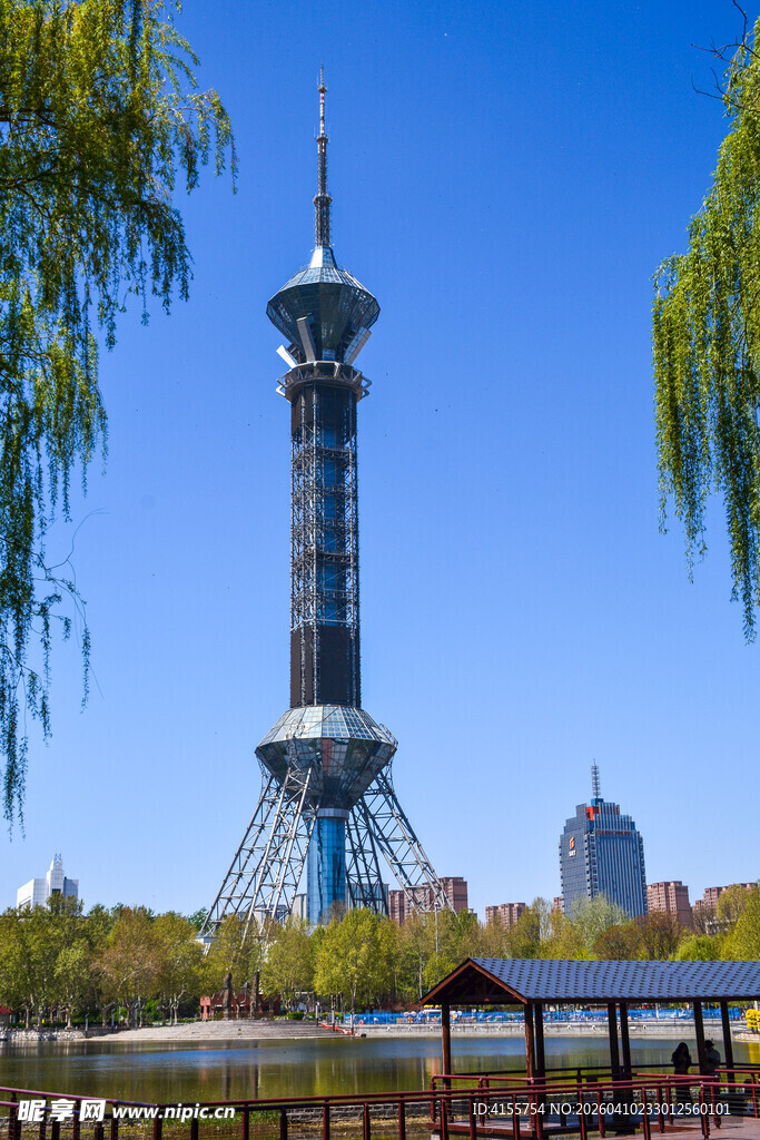 湖畔电视塔风景