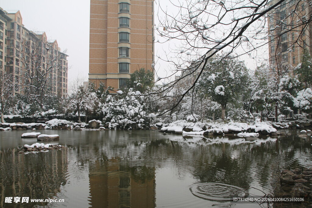 雪后小区水景静谧之美
