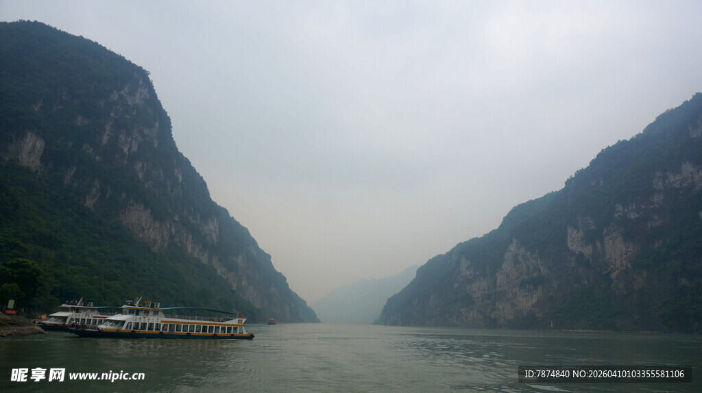 壮丽长江两岸青山景观