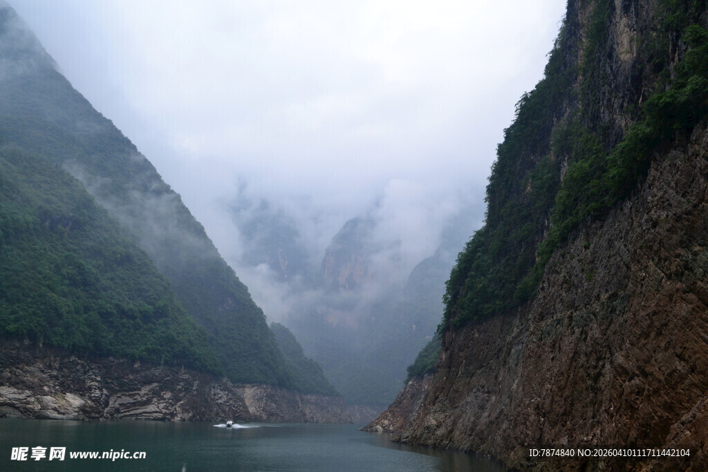 壮丽峡谷山水景