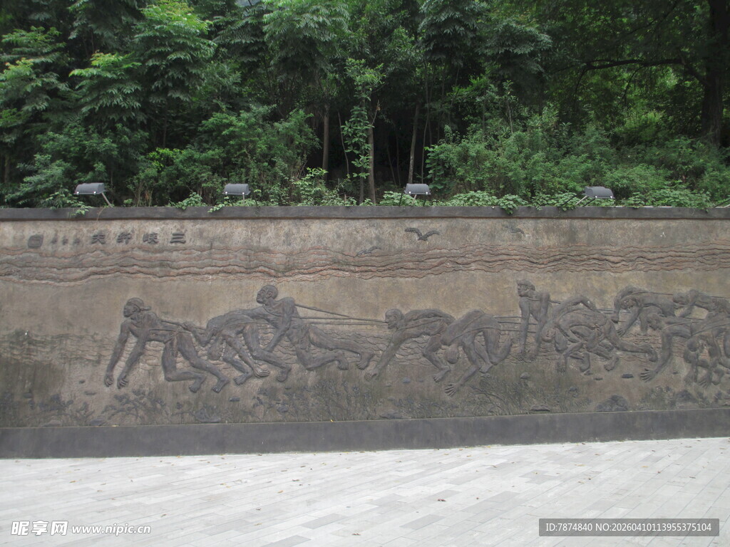 林间浮雕 展现动态场景