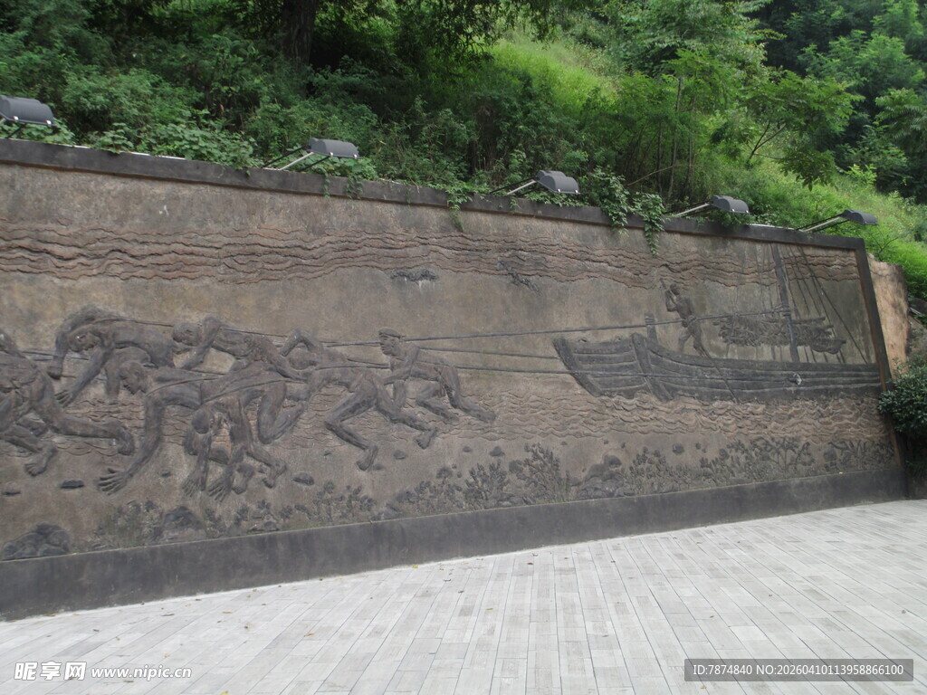 古朴浮雕墙 展现独特艺术