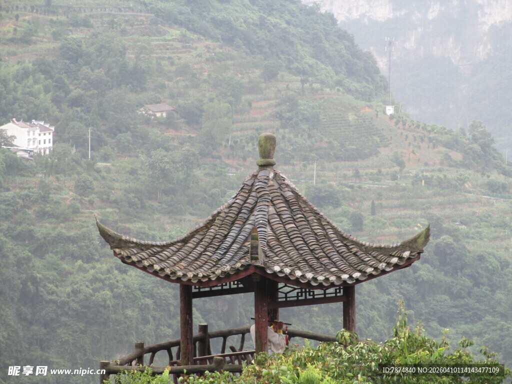 山间古亭享自然之美