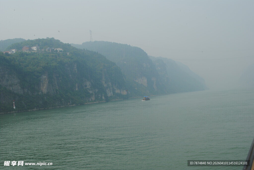 长江沿岸壮丽山水风光