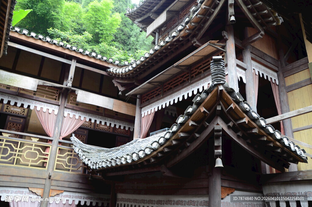 古色古香的传统木质建筑