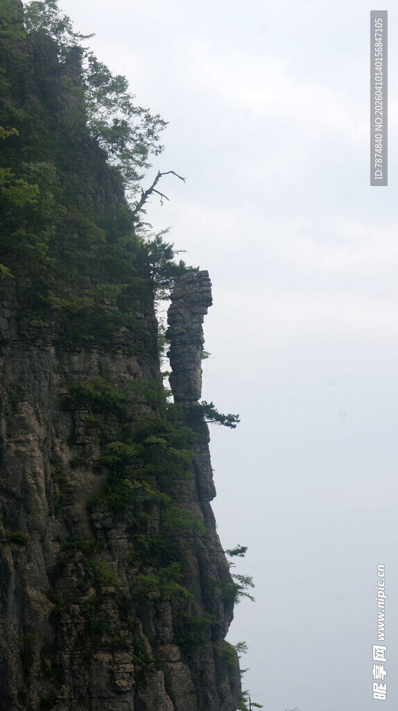 恩施奇峰耸立的壮美山景