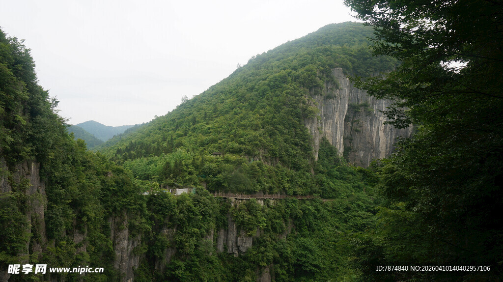恩施壮丽青山峡谷景观