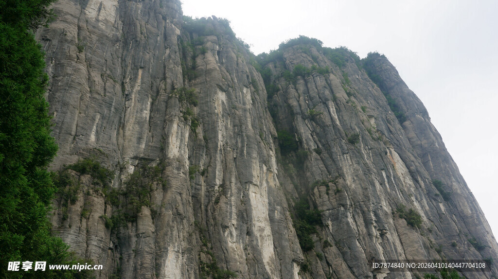 恩施陡峭雄伟的岩石山峰