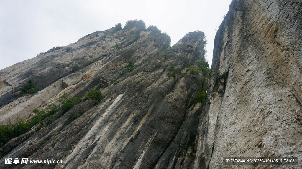 恩施陡峭嶙峋的壮丽岩石景观
