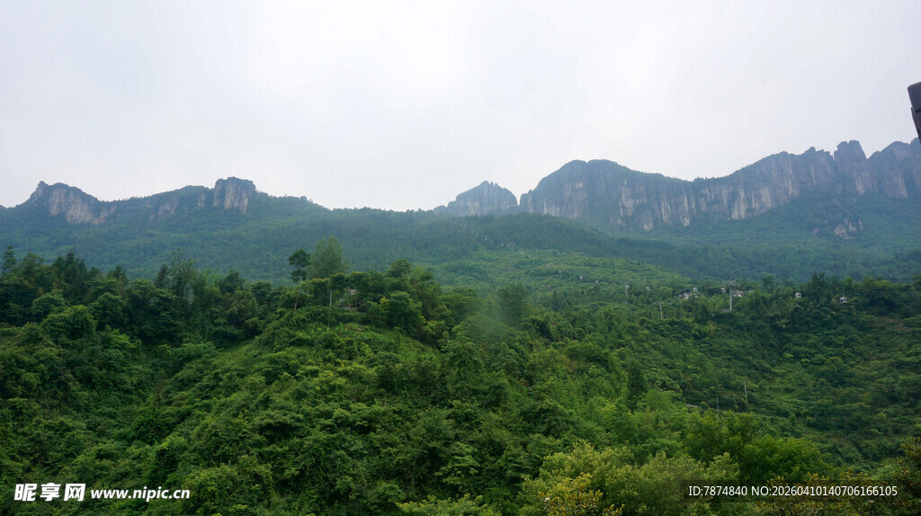 恩施青山绿野间的秀丽风光